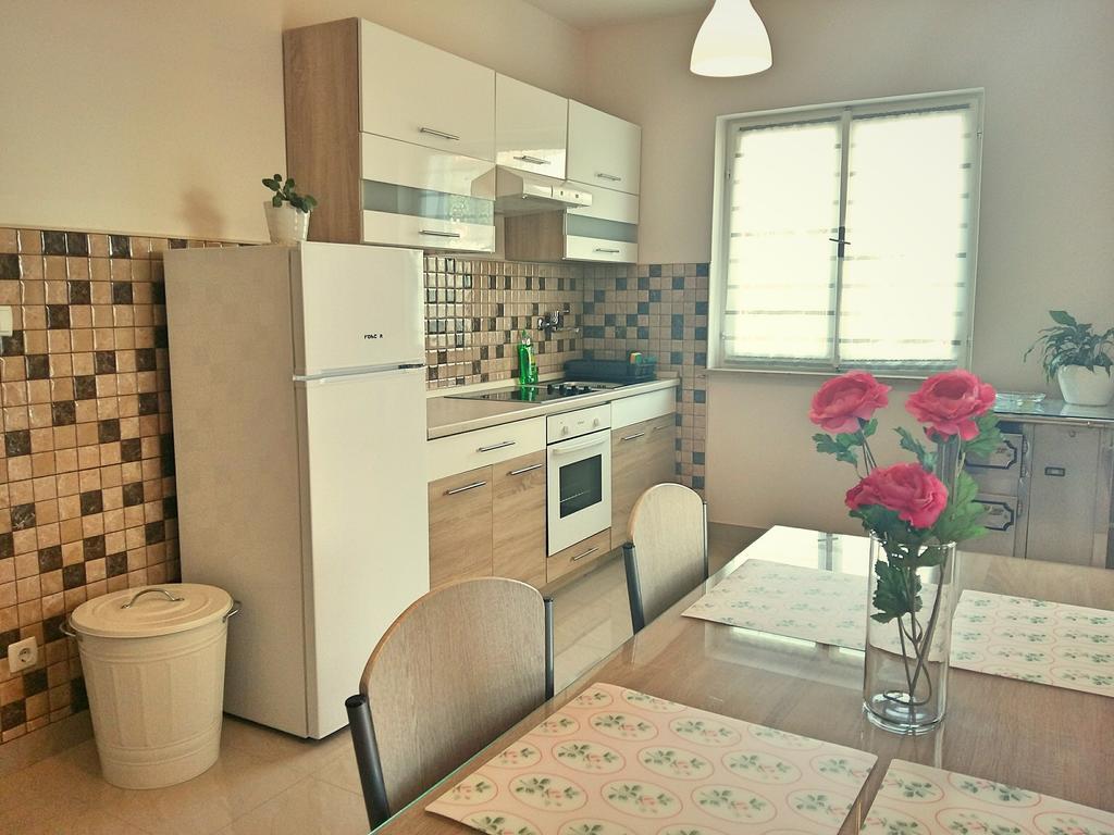Jimmy Apartments พูลา ภายนอก รูปภาพ